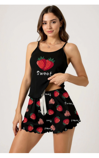 Çilek Baskılı Siyah Askılı Şortlu Pijama Takımı… Çilek Baskılı Siyah Askılı Şortlu Pijama Takımı…